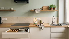 Horní skříňky pryč: 7 důvodů, proč kuchyň prokoukne, a čím je chytře nahradit